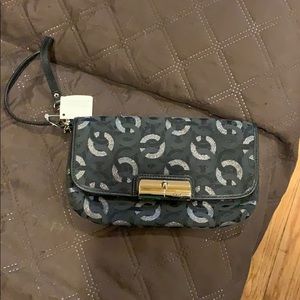 Signature Coach Clutch with Wristlet